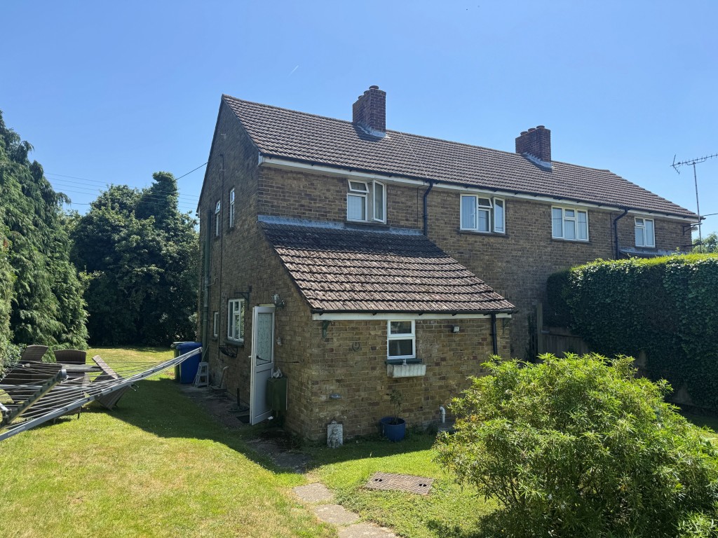 Lot: 151 - THREE-BEDROOM SEMI-DETACHED HOUSE - RESIDENTIAL INVESTMENT - Rear of property
